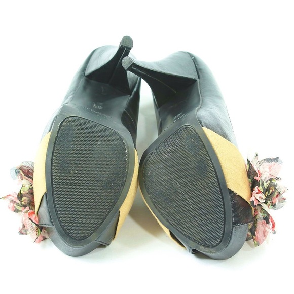 ⭐️BOGO FREE⭐️ Black Heels with cute details - Picture 7 of 7